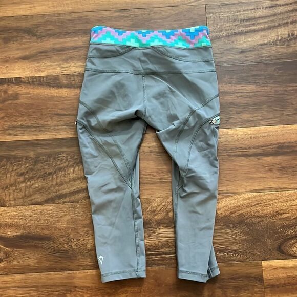 Lululemon Ivivva Girl’s cropped leggings size 8 - Picture 2 of 2